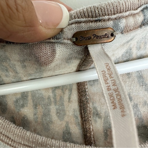 Free People Women's Tops Free People Tourist Tee Animal Print Size XS - Picture 9 of 11